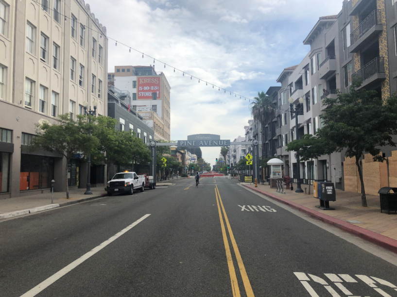 पाइन एवेन्यू