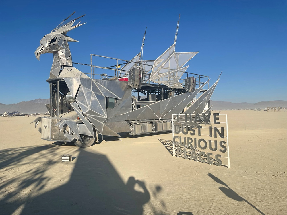 साँस छोड़ी गई आग