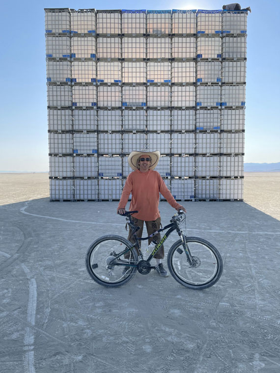 विशाल_पानी_का_ब्लॉक