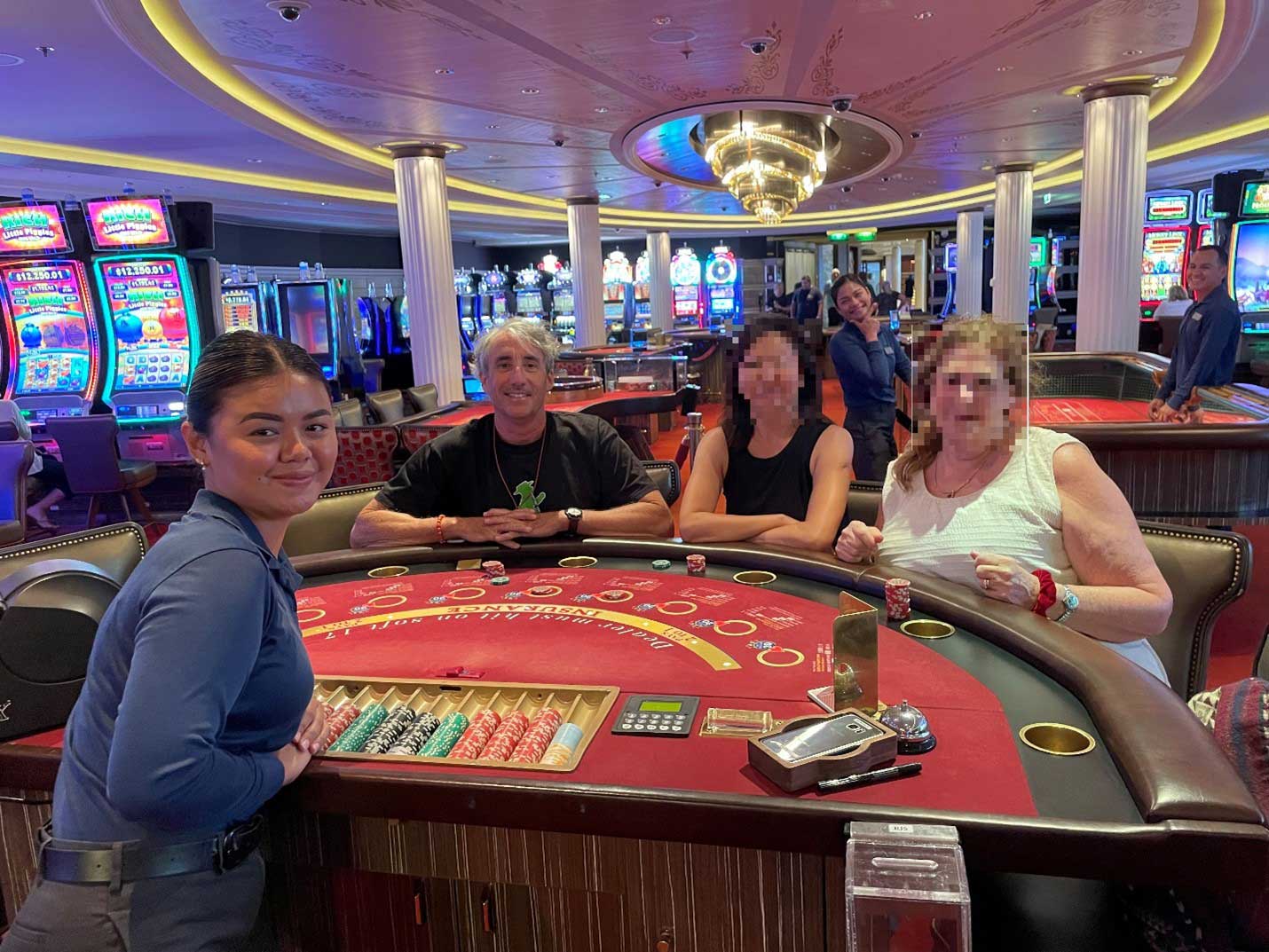 ब्लैकजैक टेबल